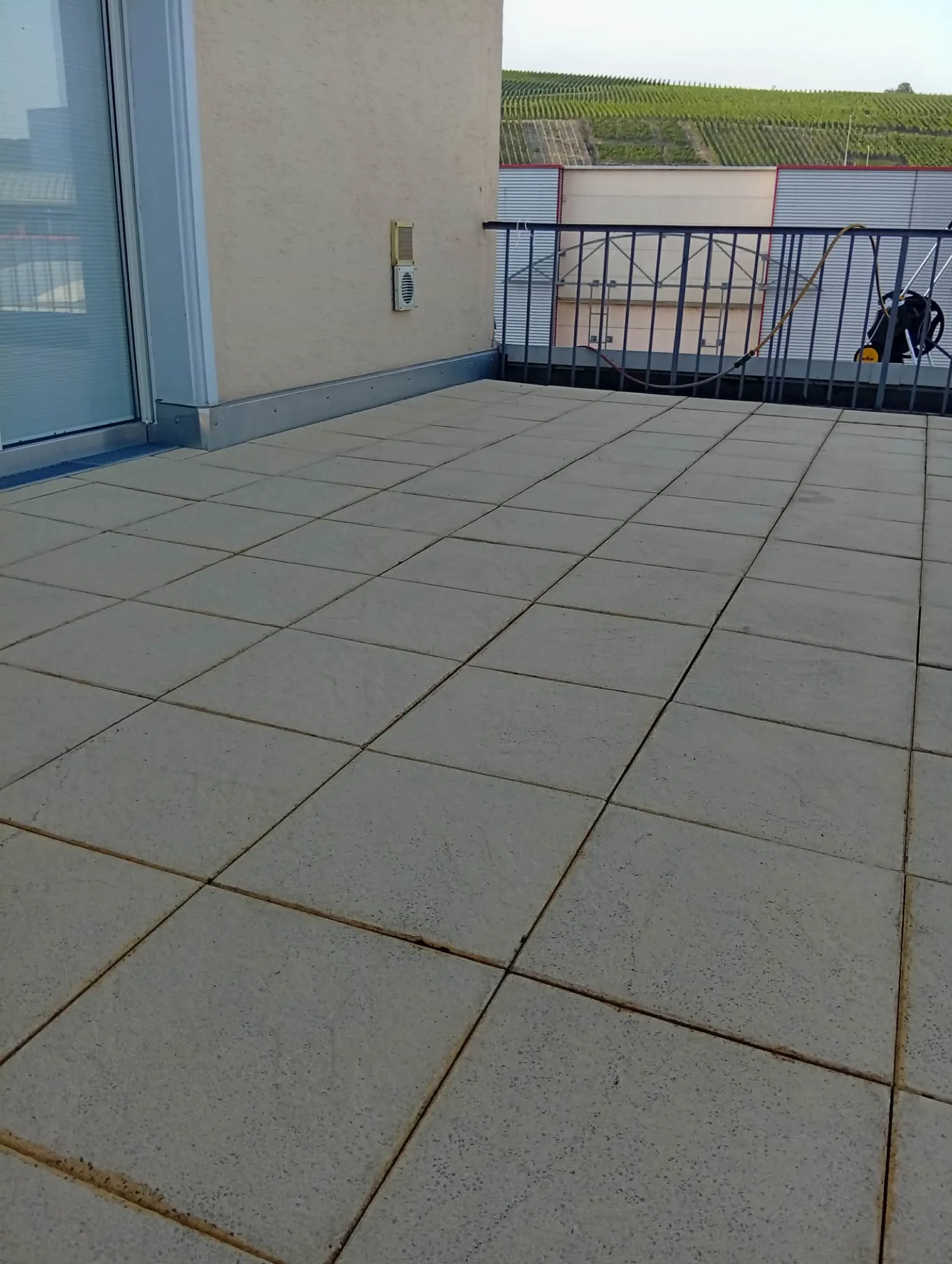 Gereinigte Terrasse nach der Flächenreinigung
